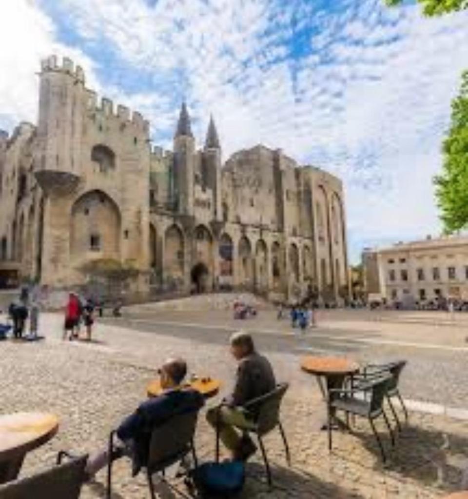 Appartement 32 M2 Intra Muros - Wifi - Netflix - Bureau Avignon Luaran gambar