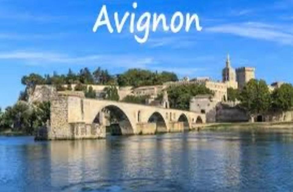 Appartement 32 M2 Intra Muros - Wifi - Netflix - Bureau Avignon Luaran gambar